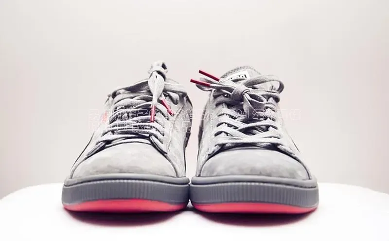 意昂体育p网页版登录入口百度营销中心男凉胶鞋子的爆款趋势：2024 年不可错
过的 11 款必备单品