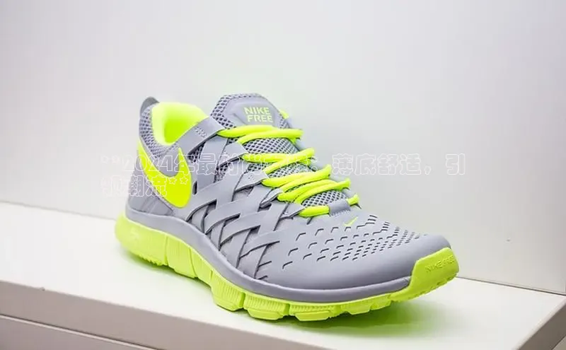 意昂体育入口顺丰**2024年最时尚女鞋：薄底舒适，引
领潮流**