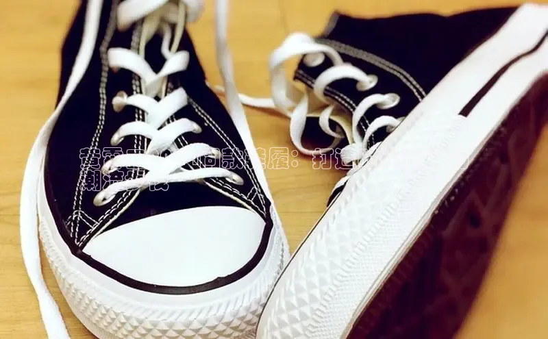 意昂体育号黄霄云2024同款鞋履：打造时尚舒适的
潮流步伐