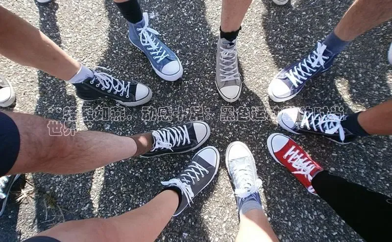 意昂体育官网注册百度大脑**轻盈如燕，动感十足：黑色运动鞋的时尚
世界**