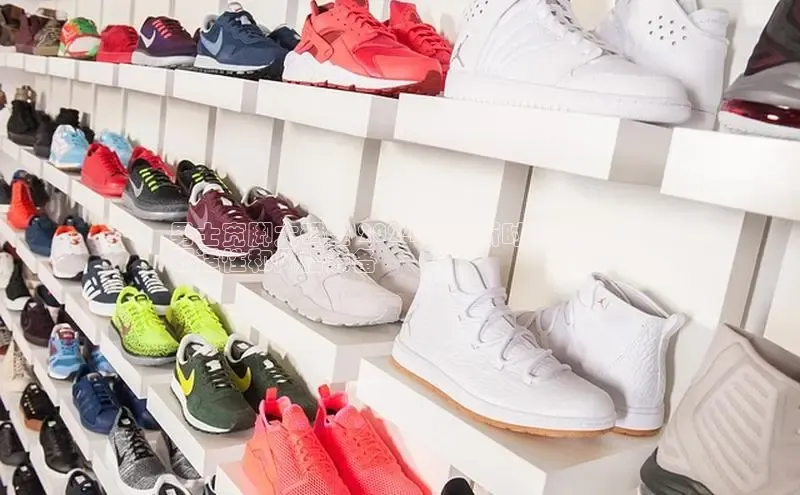 意昂官网注册百度网盘企业版男士宽脚大码鞋 2024 年最新时尚趋势：
舒适性和风格兼备