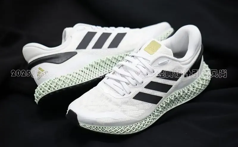 2025新款男式休闲运动鞋热潮来袭：经典设计引领风尚